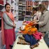 Spotkanie na Przeleczy Zlot w Himalajach Pierwszy Etap - 40 Sklep tekstylny w Indiach